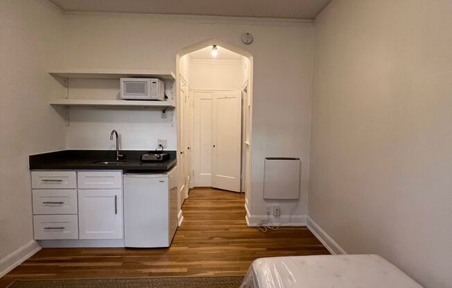 Studio, 1 bath, $1,828, Unit 25