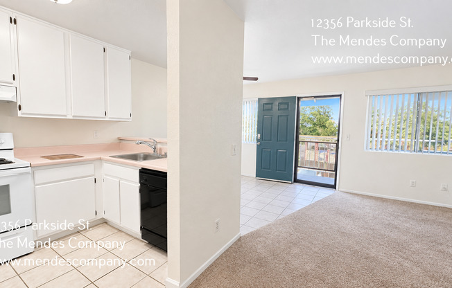 Lakeside Courtyard Apartments
