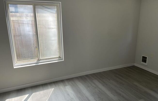 Nice 3-bed, 1 -bath single family house with Air-conditioning in Westwood Seattle for rent!