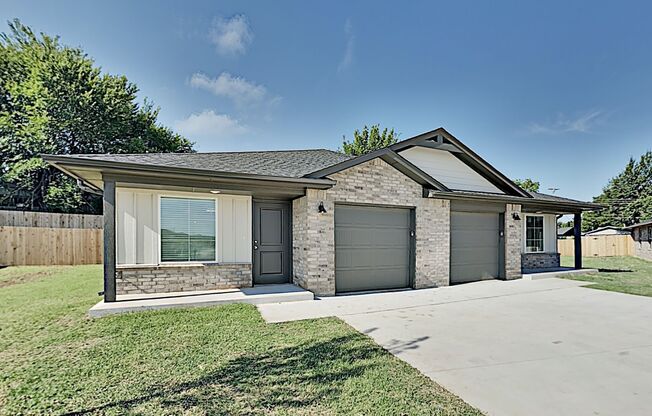 2 Bedroom, 2 Bathroom, 1 Car Garage Duplex with upgrades close to Broadway Extension, a short distance from Edmond and easy access to downtown OKC