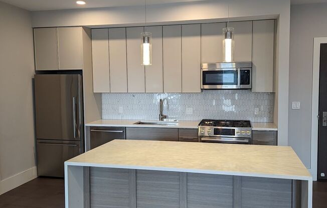 3 beds, 1 bath, 1,065 sqft, $3,800, Unit 202