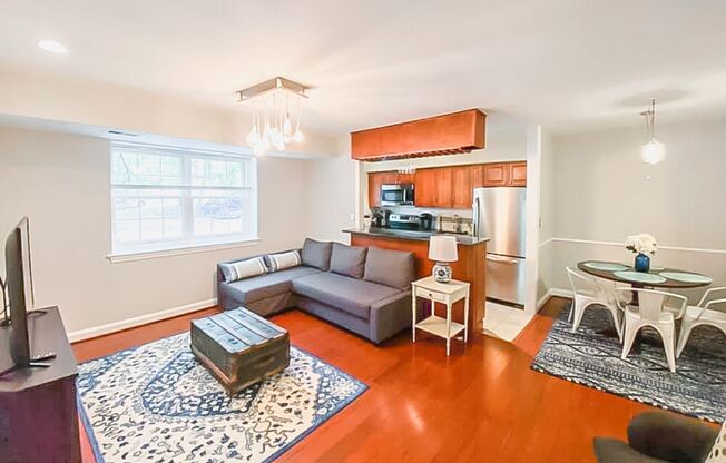 Tastefully Renovated 2 Bedroom 1 Bathroom Condo In Park-Like Setting In Westmoreland Terrace