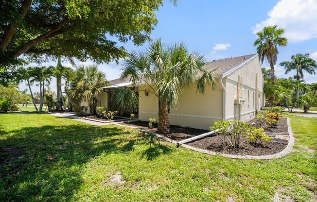 Stunning renovated 2-bedroom, 2-bathroom home in Cape Coral