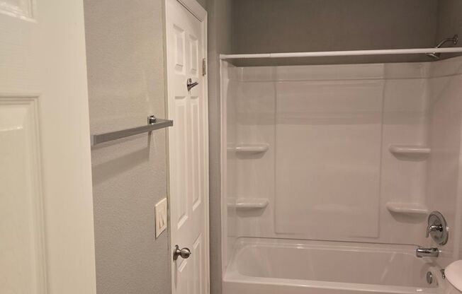 2 beds, 1 bath, $2,100, Unit UNIT 37