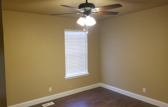 2 beds, 1.5 baths, 1,100 sqft, $1,295