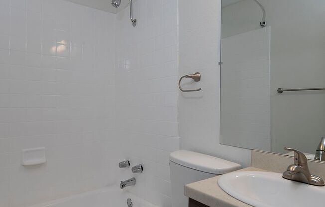 2 beds, 2 baths, 987 sqft, $2,895, Unit 40-10