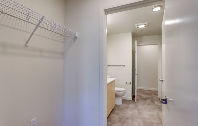 2 beds, 1 bath, 881 sqft, $3,050, Unit 416