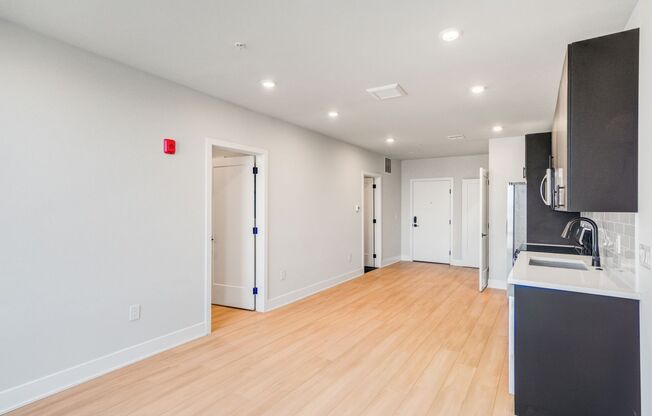 2 beds, 1 bath, 779 sqft, $1,750, Unit 105