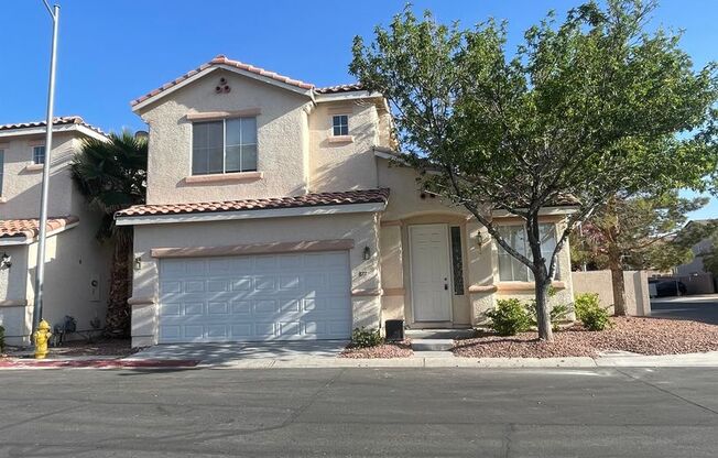 Beautiful 3 Bedroom Home in Silverado Ranch/Community Pool