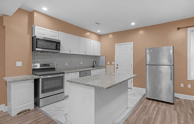 3 bedroom 1.5 bathroom in Central Park Heights - Poor Credit Considered