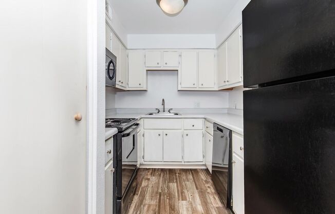 2 beds, 1 bath, 697 sqft, $1,050, Unit 226