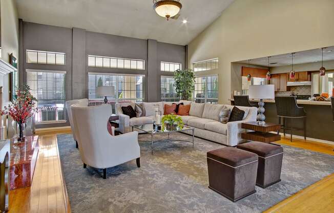 Breckenridge resident lounge Apartments in Everett, WA