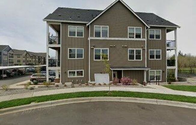 New 1BR Condo available in Bethany area