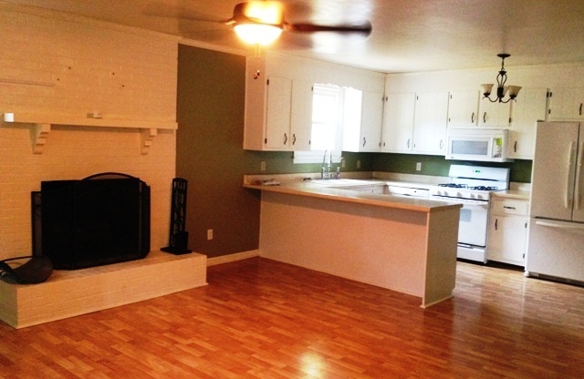 4 BR / 2 BA Cute Cape Cod In Chester, Available June 5th!