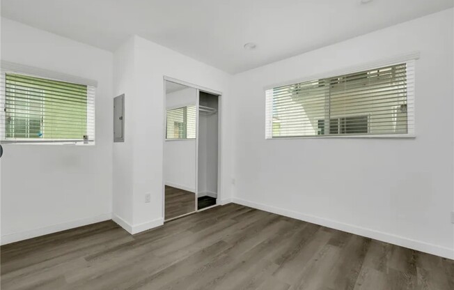 1885 W 20 ST