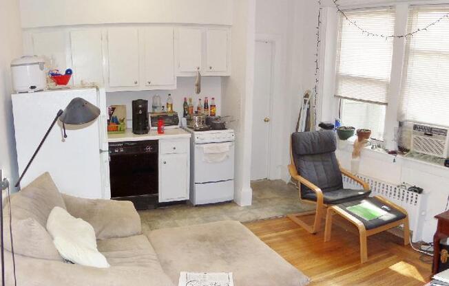 1086 COMMONWEALTH AVE