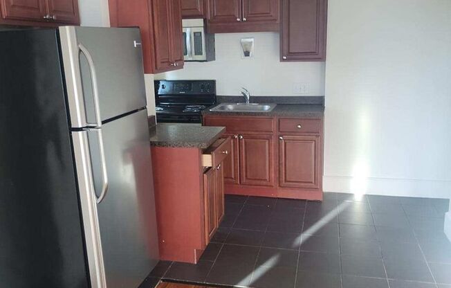 1 bed, 1 bath, 600 sqft, $1,300, Unit 537