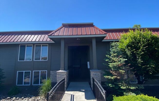 2 beds, 1 bath, 830 sqft, $1,350