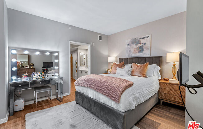 1 bed, 1 bath, 854 sqft, $4,750, Unit 627