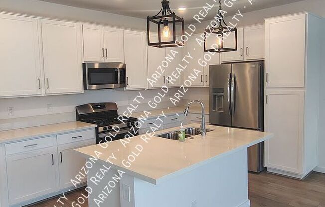 1055 W DIAMONDBACK DR