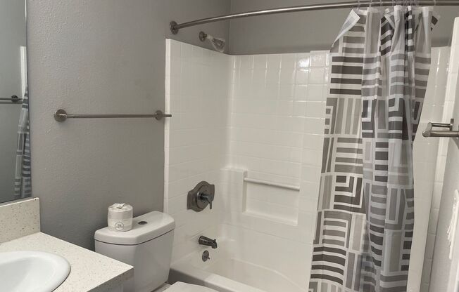 2 beds, 1 bath, 890 sqft, $2,710, Unit 0043