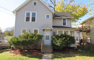 House with Huge Kitchen and Free Parking