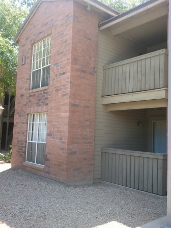 Great 1 bedroom 1 bath 2nd floor unit