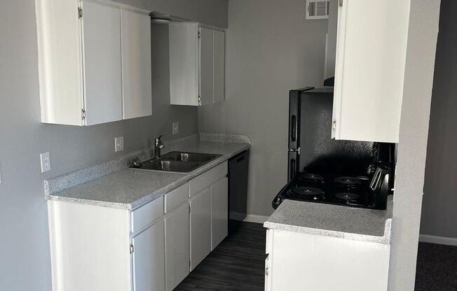 2 beds, 1 bath, 820 sqft, $825, Unit 122