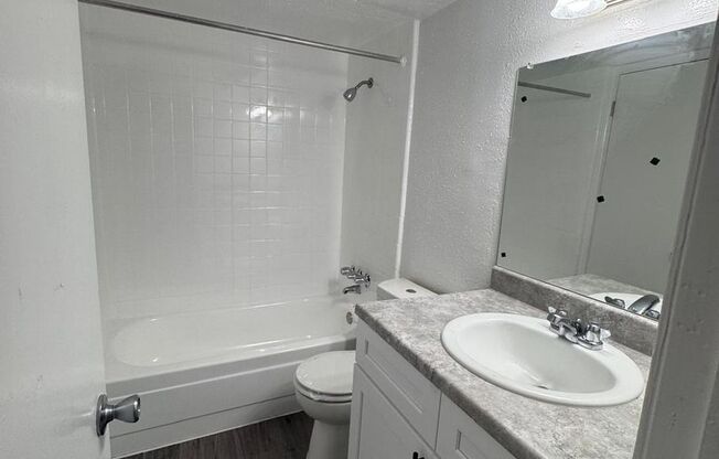 2 beds, 1 bath, 992 sqft, $1,250, Unit 134