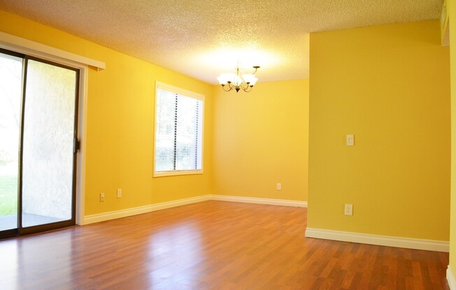 Cozy 2-Bedroom Condo in Prime Kingsgate Location