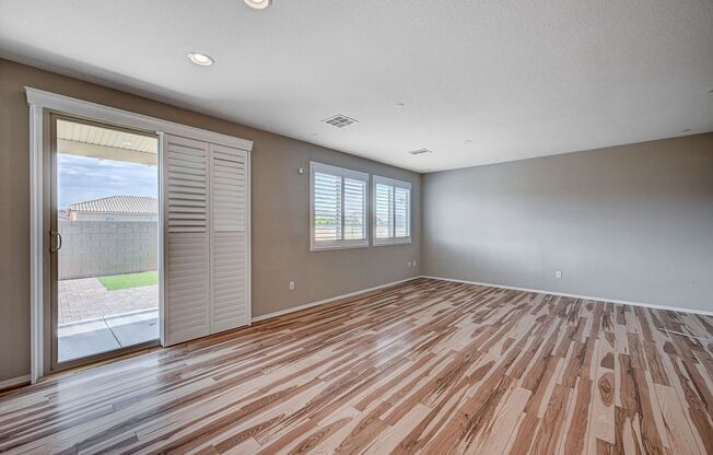 Gorgeous 4 Bedroom plus a loft in the Southwest