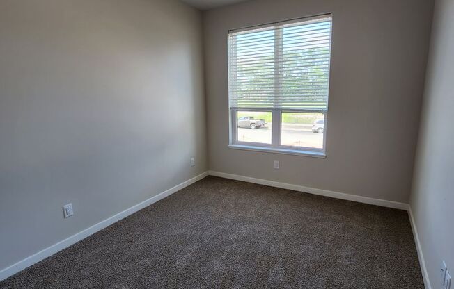 3 beds, 2 baths, 1,006 sqft, $1,800, Unit 500-207