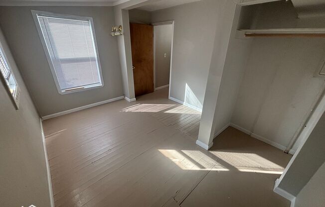 3 beds, 1 bath, $825, Unit 02