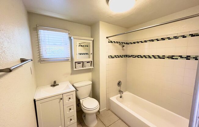 Studio, 1 bath, 400 sqft, $1,295, Unit 03