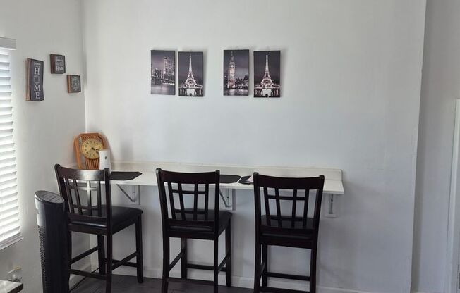 Private Bedroom for Rent in Single-Family Home – Utilities Included