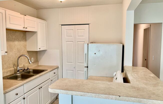 2 bed 2 bath close to downtown Bradenton
