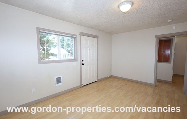 SE Arista Dr - 1 bedroom apartment in the heart of Oak Grove