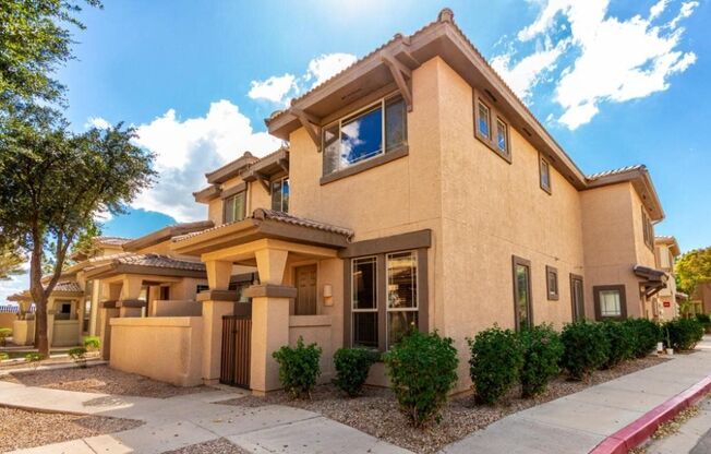 3 beds, 3 baths, 1,641 sqft, $2,150, Unit 1013