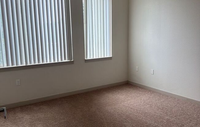 1 bed, 1 bath, 614 sqft, $1,250, Unit 1-207