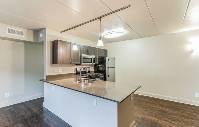 1 bed, 1 bath, 704 sqft, $1,750, Unit F34