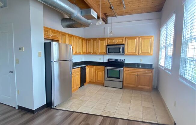 1 bed, 1 bath, 565 sqft, $2,250, Unit EL-325