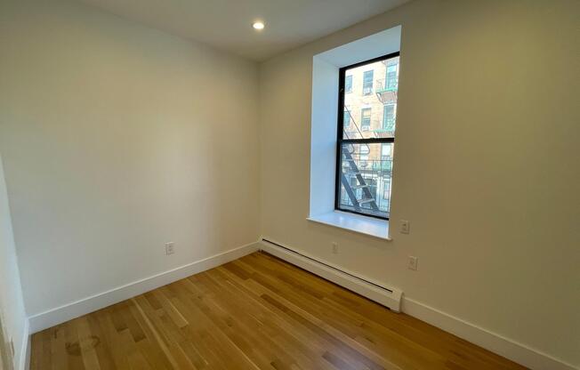 3 beds, 1 bath, $4,000, Unit 2-C