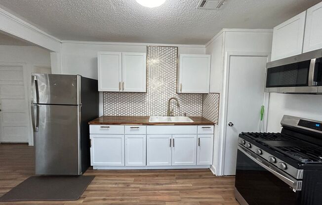 2 beds, 1 bath, $1,275