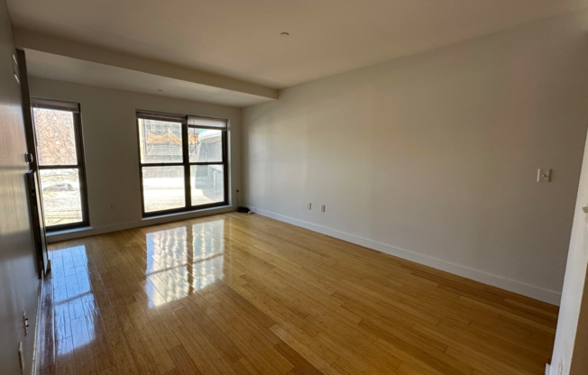 1 bed, 1 bath, $3,400, Unit 105