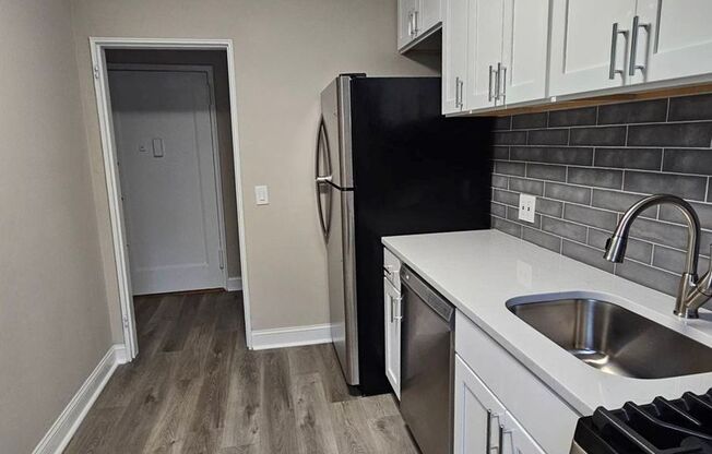 1 bed, 1 bath, 700 sqft, $2,150, Unit L-03