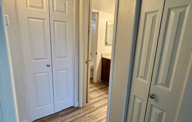 1 bed, 1 bath, 700 sqft, $1,555, Unit 36