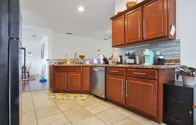 Single Family Home in Davenport now Available For Rent!