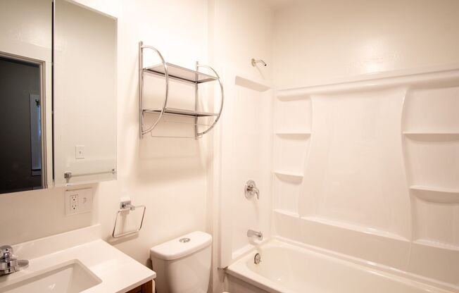 1 bed, 1 bath, $1,275, Unit 04