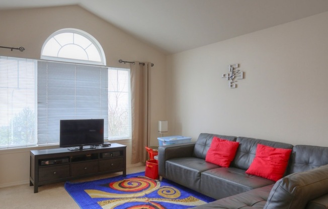 2 bedroom townhouse Located in the Heart of Newcastle!