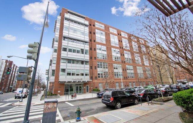 Logan Circle! //Professionally Managed & Recently Renovated // Studio // Open Floor-Plan in a Modern Building